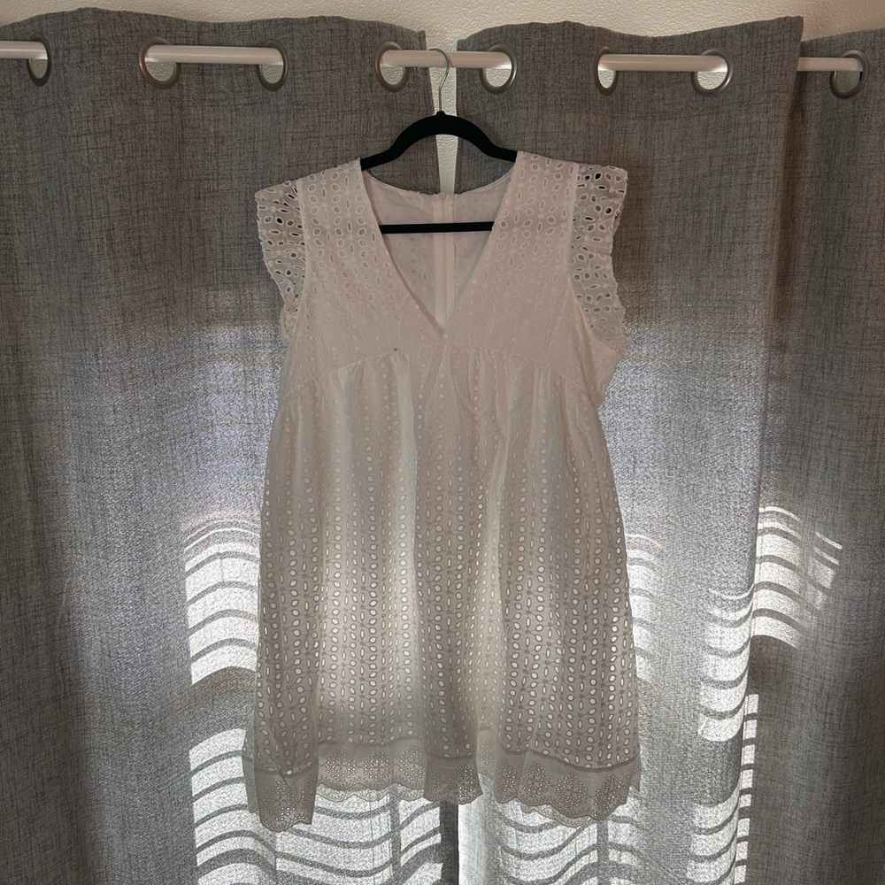 BRAND NEW! White romper w/ pockets